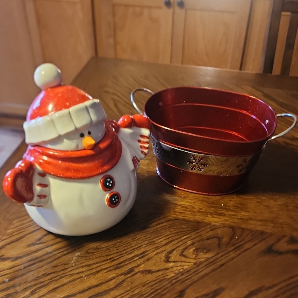 T.J.Maxx Red and White Snowman Decor Set